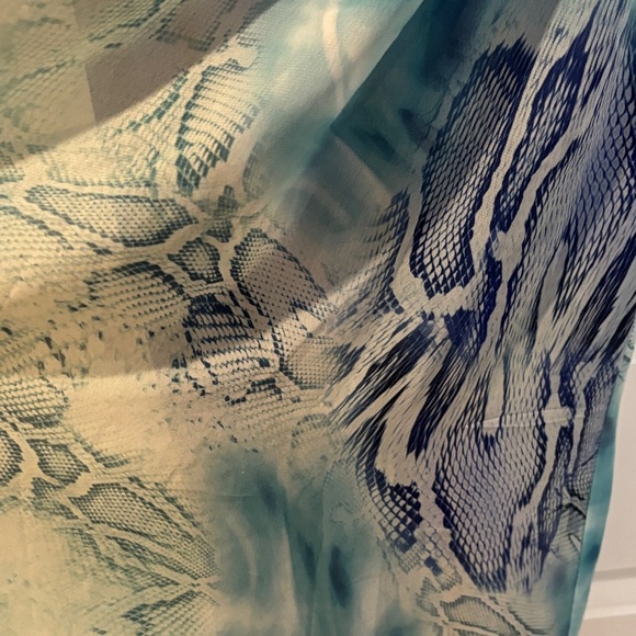 Elegant Blue Sleeveless Dress - Picture 6 of 9